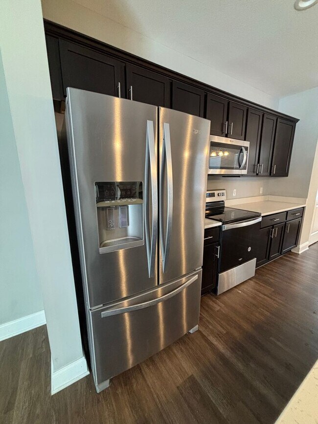 Foto del edificio - Beautiful Townhome in Washington! - 2 Bedroom