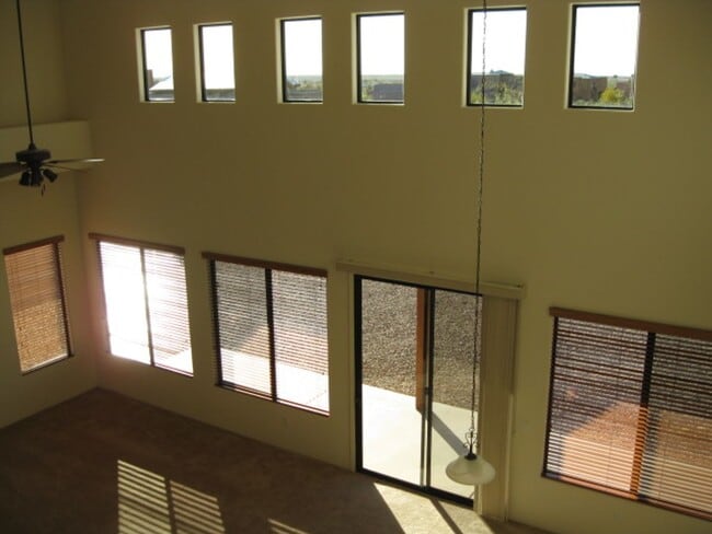 Building Photo - Spacious Southwestern 4/5 Bedroom 3 Bath H...