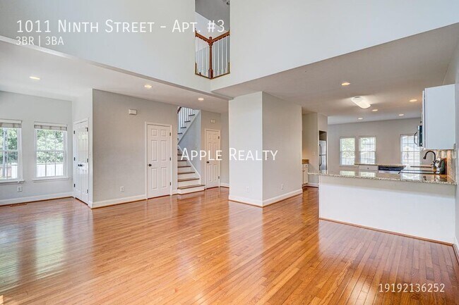 Building Photo - SPECIAL-1/2 month off 1st full months rent...