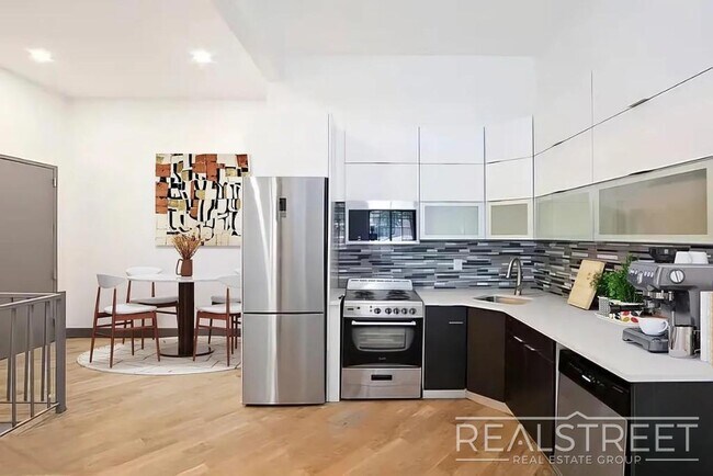 Building Photo - Spacious 2-Bedroom Home with Bright, Open Living Areas