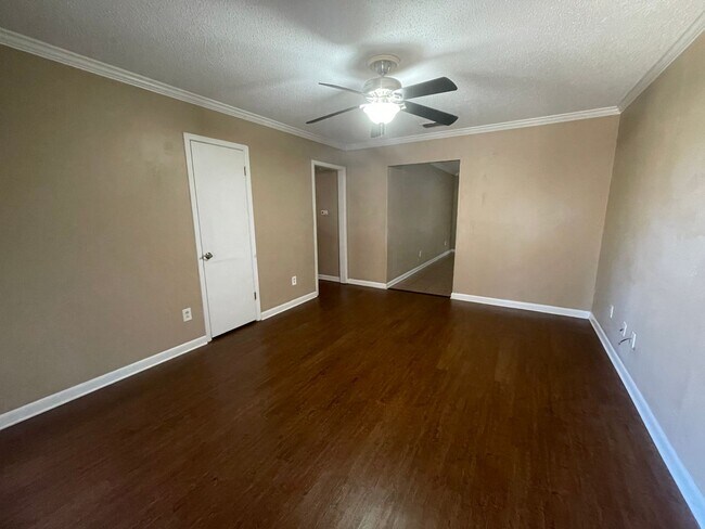 Building Photo - Spacious South Bossier Home
