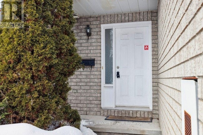 Building Photo - 1666 Jobin Crescent