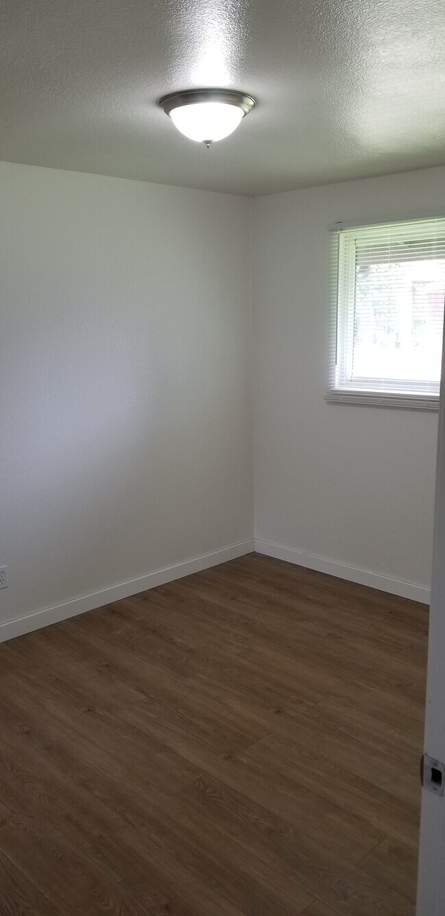 Building Photo - 104 N Williams St