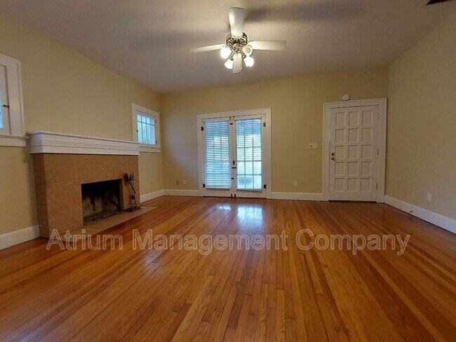 Building Photo - 817 College Ave