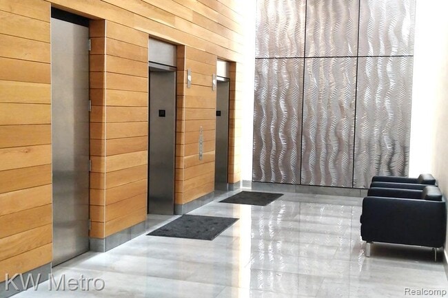 Foto del edificio - 350 N Main St