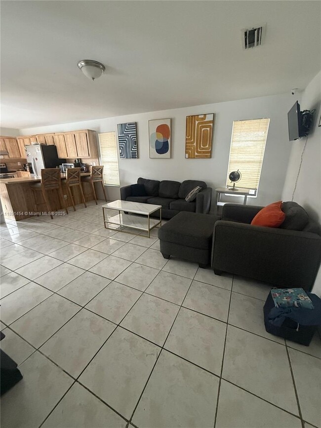 Foto del edificio - 7358 NW 49th St