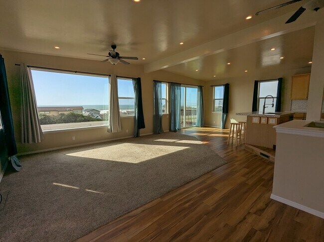 Foto del edificio - 3298 Ocean Blvd