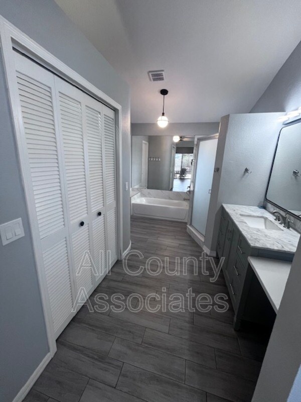 Building Photo - 8302 Matthew Dr