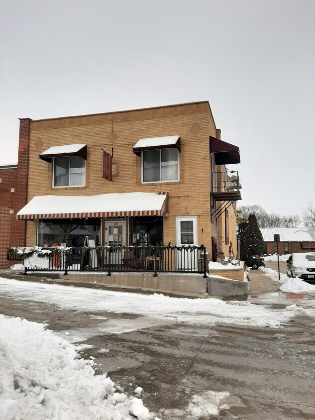 Primary Photo - 105 N Downey St