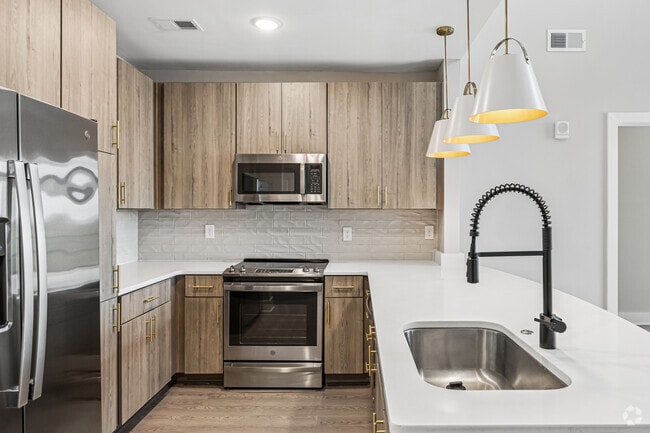 B1P - 2BR, 2.5BA - 1,151SF - Kitchen - The Pinnacle on 31st Street
