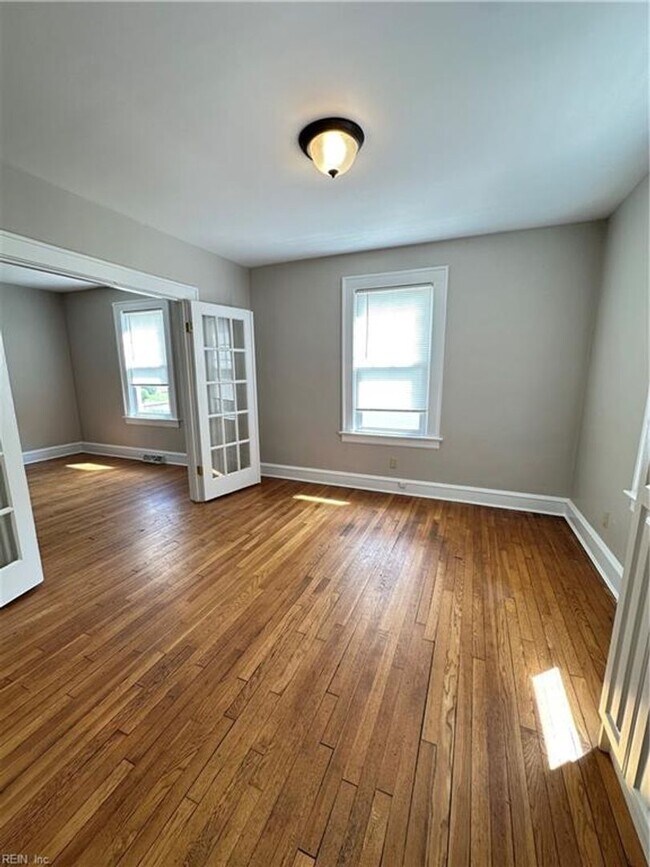 Building Photo - 3 BR 1.5 BA House