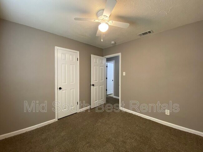 Building Photo - 3643 Debby Dr