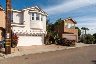 Building Photo - 409 N Cedros Ave