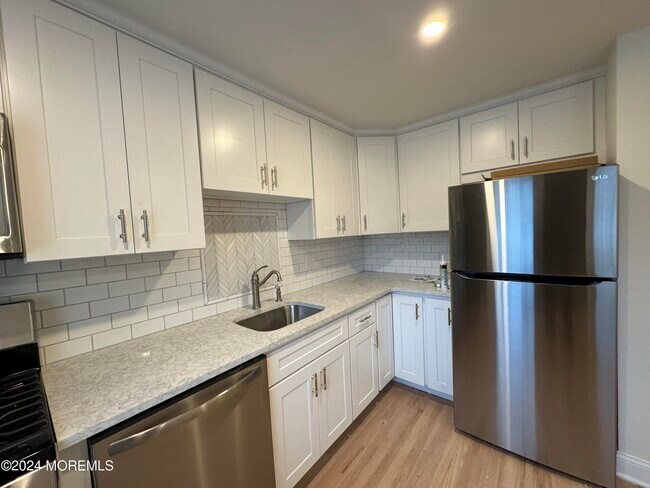 Building Photo - 137 Manor Dr