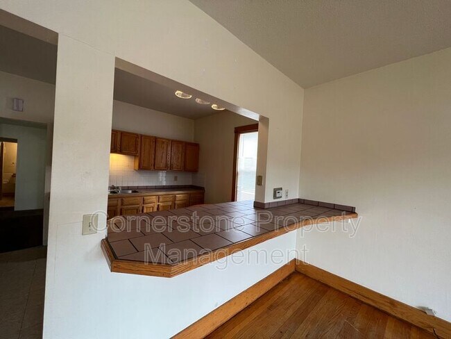 Building Photo - 409 S 13th St
