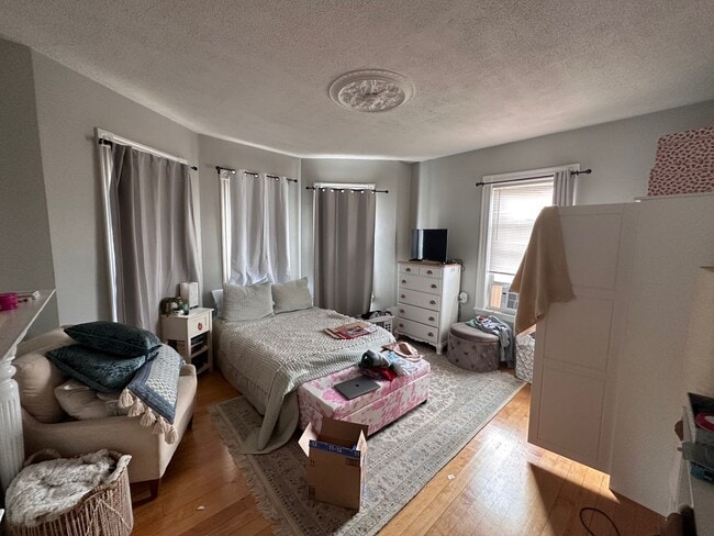 Building Photo - 24 Pond St