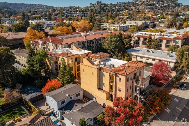 Foto aérea - 656 Walnut St