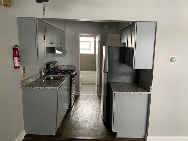 Foto del edificio - 8700 S Troy Ave