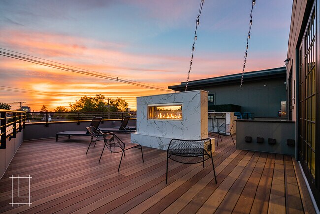 Foto del edificio - EJ Thomas Apartments