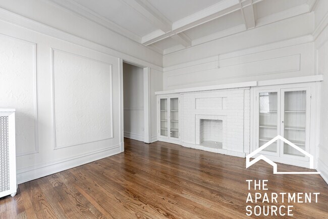 Building Photo - 1332 W Carmen Ave