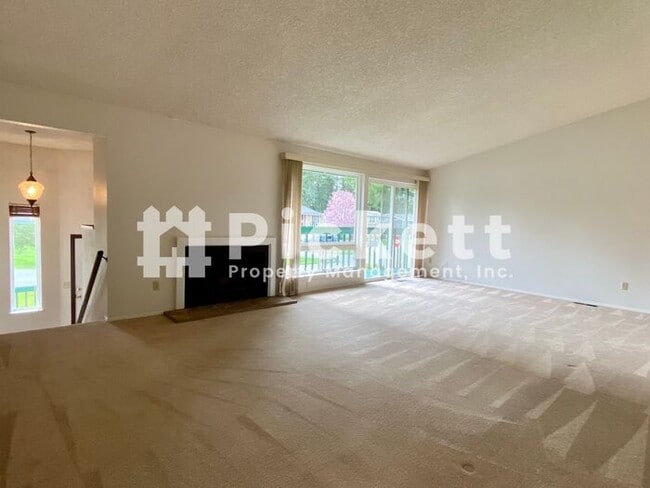 Foto del edificio - Large 3 Bedroom Home in Silverdale