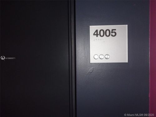 Building Photo - 500 Brickell Key Dr
