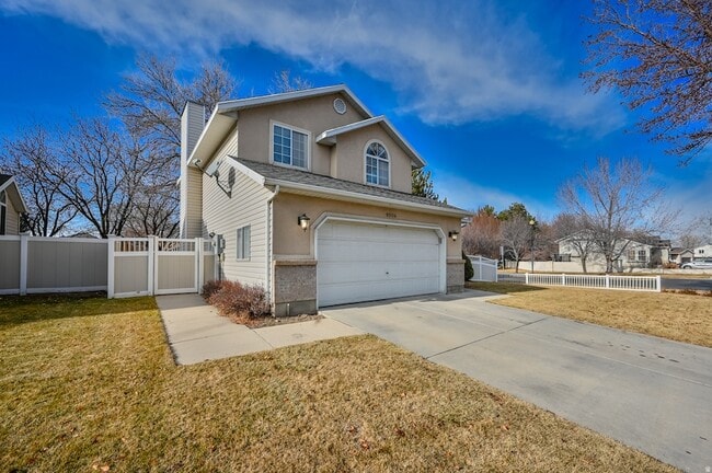 Building Photo - 8004 Old Barn Dr