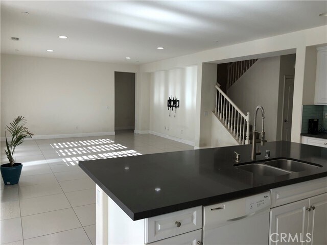 Foto del edificio - 14581 Olite Dr