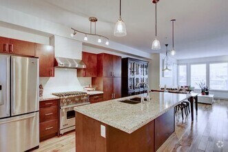 Building Photo - 1321 Kensington Close NW