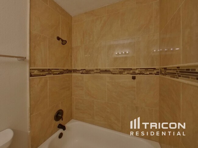 Foto del edificio - 483 Spruceview Dr