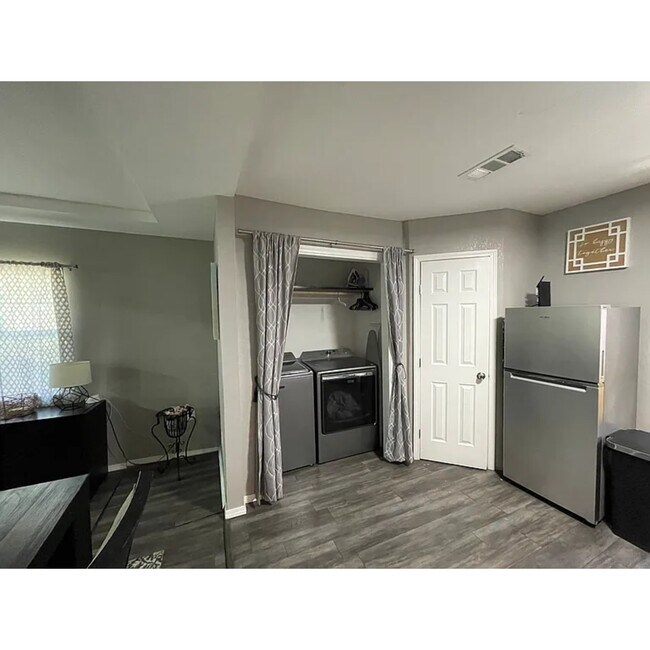 +1 (415) 203-6884 - 1701 S Monroe St