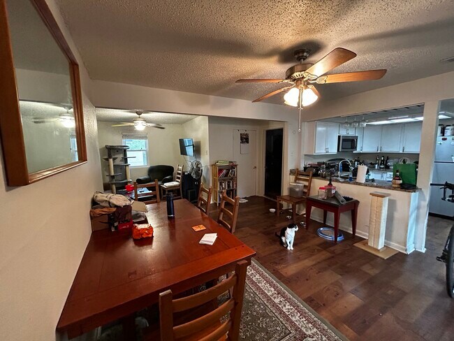 Foto del edificio - 3309 Harris Park Ave