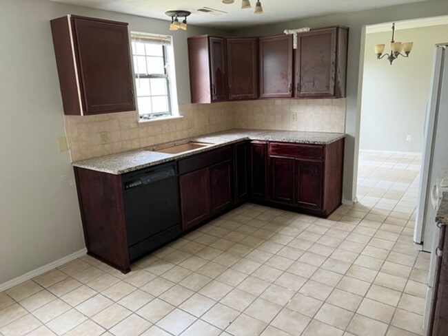 Building Photo - Four Bedroom Home on Over Half an Acre in Vandergriff School District