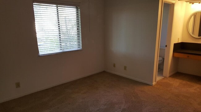 Building Photo - 11868 Sturbridge Ln