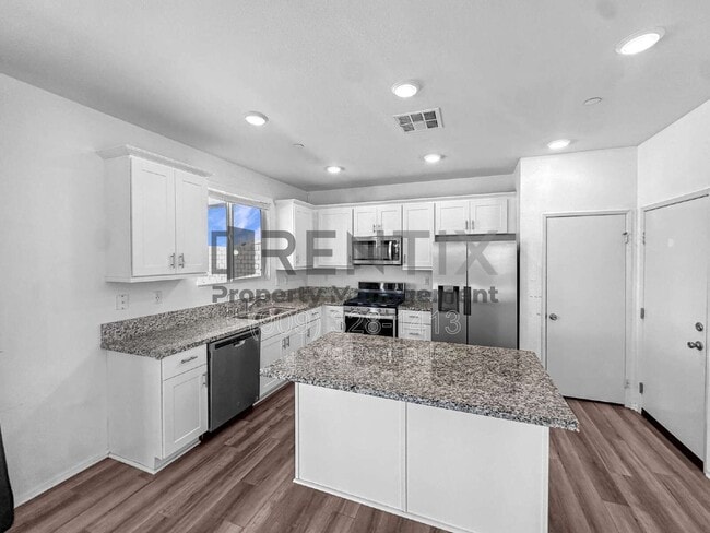 Foto del edificio - 15739 Yosemite St