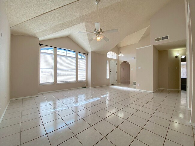 Foto del edificio - Northeast El Paso 4 bed with Refrig A/C