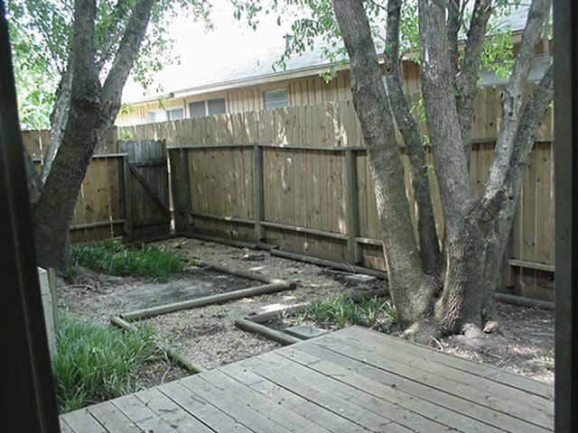 Building Photo - 10823 Sugar Hill Dr