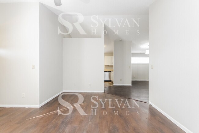 Foto del edificio - Enjoy one-level living in this 3 bedroom, ...