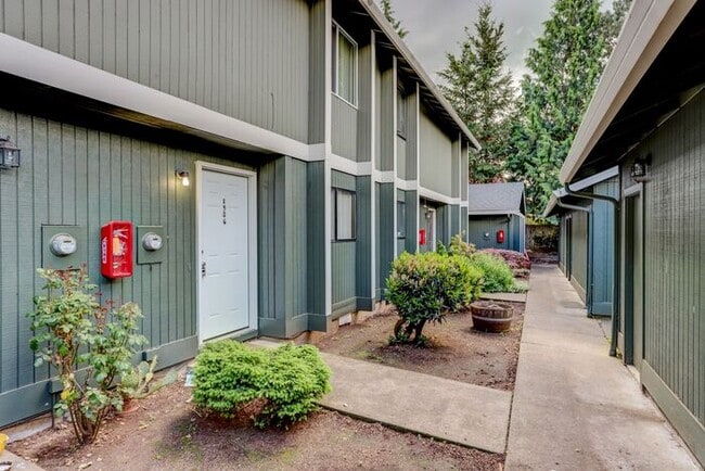 Photo - 2 bedroom 1 bath with washer/dryer in unit! House