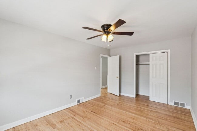 Building Photo - 2 Bed/1 Bath Apartment | Overbrook