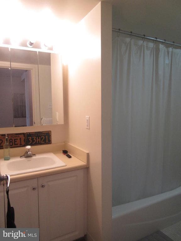 Building Photo - 604 S Washington Square