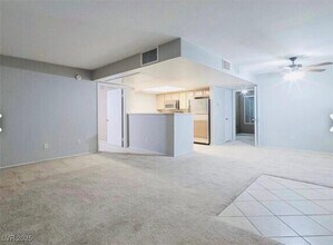 Building Photo - 8070 W Russell Rd