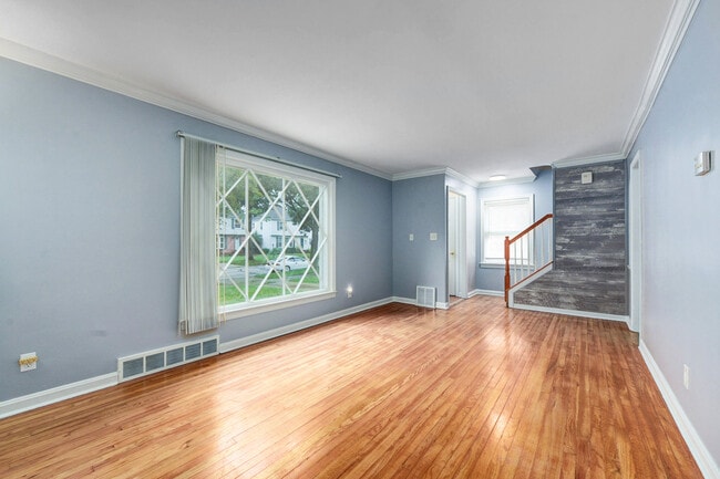 Building Photo - 5927 Hodgman Dr
