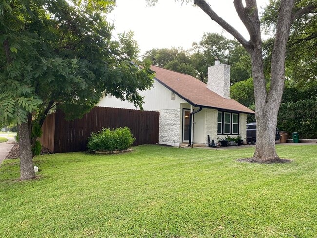 Building Photo - 2626 Baxter Dr