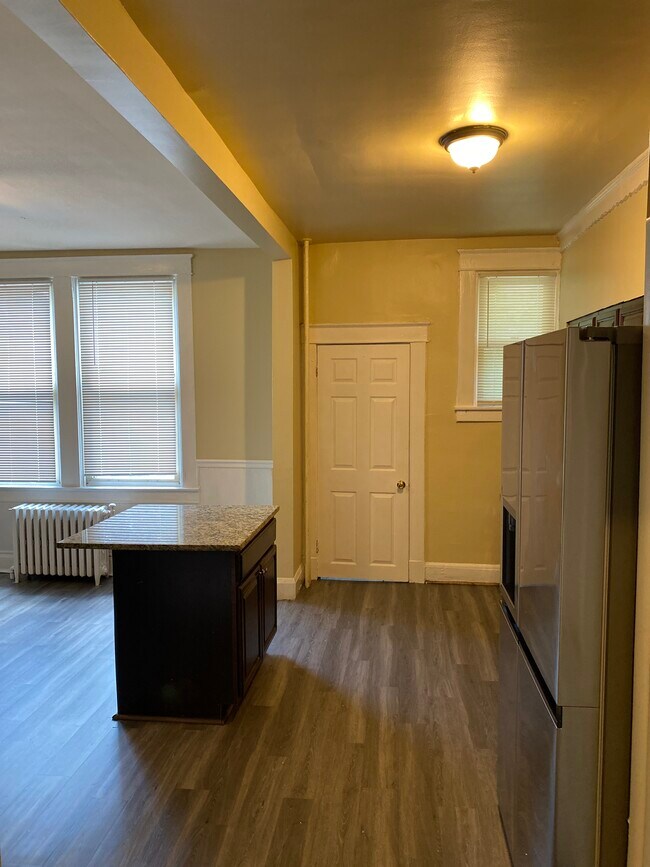 Building Photo - 4009 W Cold Spring Ln