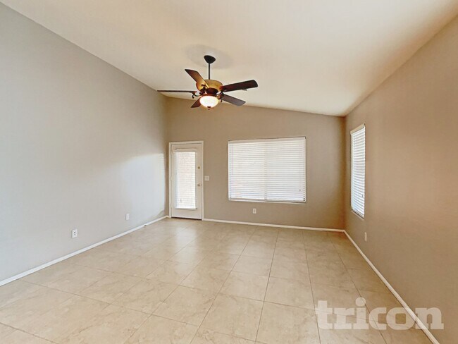 Foto del edificio - 41265 W Walker Wy