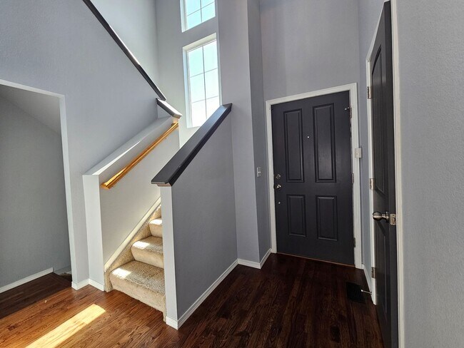 Foto del edificio - Beautiful home (5 BR/3.5 BA/2 CAR) in D-20...