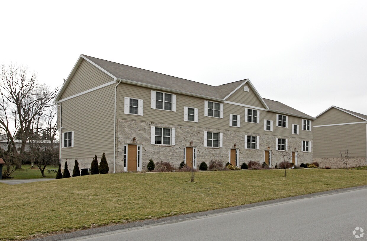 74007416 Green Meadow Dr, Coraopolis, PA 15108 Apartments in