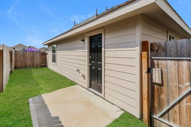 Building Photo - 2531 Shad Dr