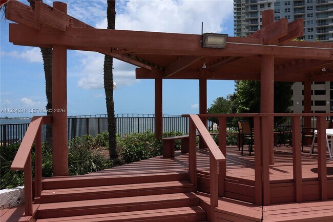 Foto del edificio - 999 Brickell Bay Dr
